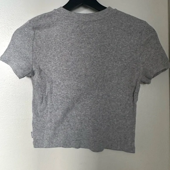 TNA Gray Ribbed Homestrech Tee - Picture 2 of 4